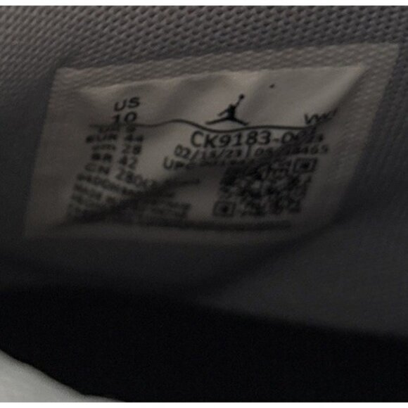 Athletic_Shoes